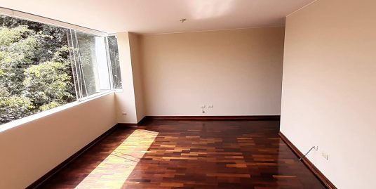 Vendo Amplio Departamento en Surco